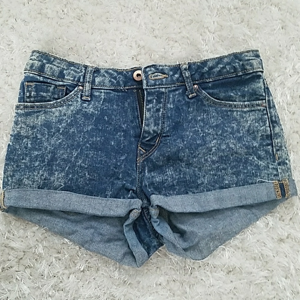 Like new!! Jean shorts, whitewash , size 2